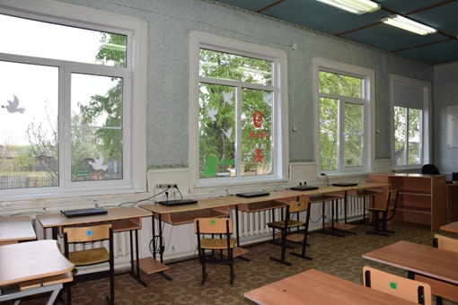 v buduschem laboratoriume hazanskoi shkoli ustanovleno 4 novih okna
